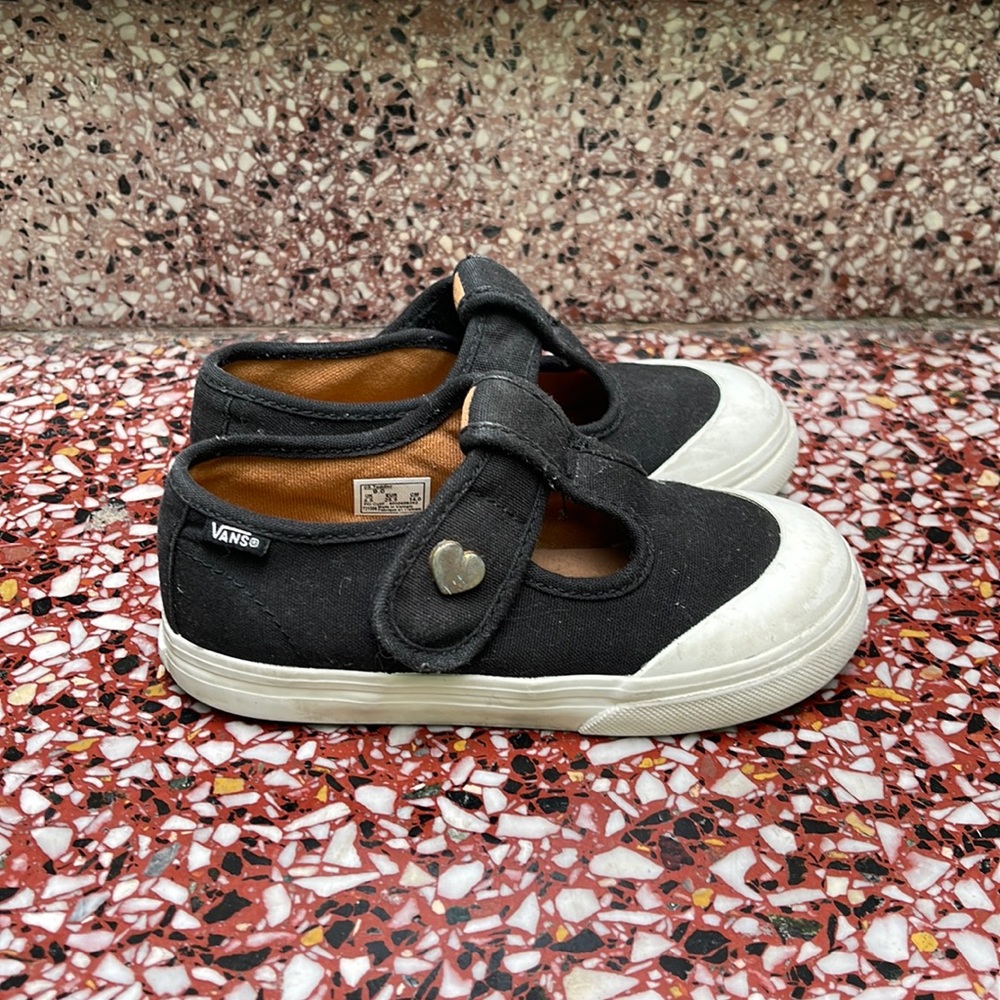 Toddler size 9 vans. Velcro.